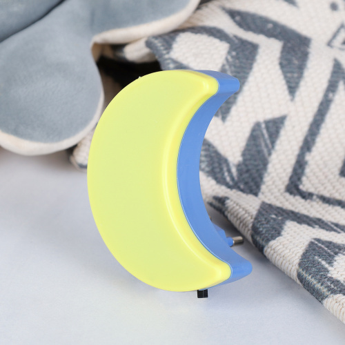 Светильник ночник в розетку Месяц / CW415-77 /уп 60/240/